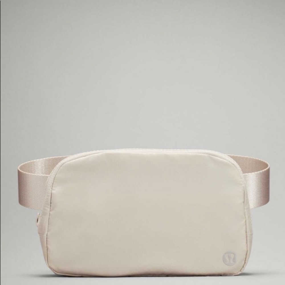 COPY - NWT Lululemon White Opal Everywhere Belt Bag